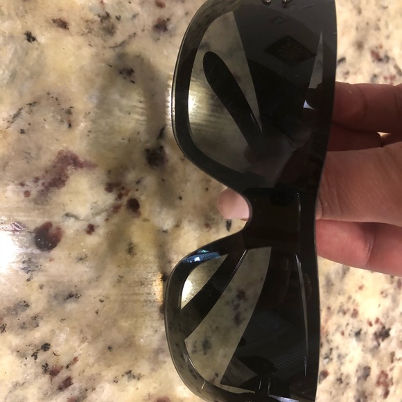 Chanel sunglasses - Picture 4 of 4